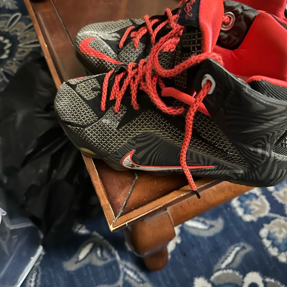Mens Nike shoes size 6